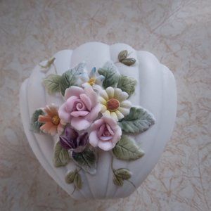 Lefton, KW3780, Hand Painted Trinket Dish with Matching Top